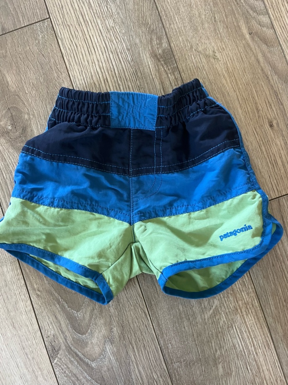 Patagonia baby boardshorts, 6-12mths - Picture 2 of 5